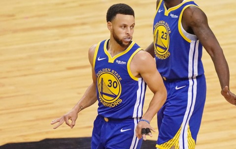 九游体育-库里迎来二十赛季出色发挥，快船观众热烈欢呼！