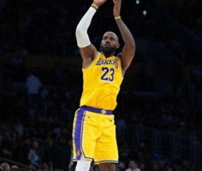 九游娱乐-詹姆斯在法国队比赛中出色防守，回归赛场引发热议！的简单介绍