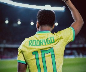 九游体育-包含内马尔回归赛场，高光表现首场状态亮眼，西班牙队观众沸腾！的词条