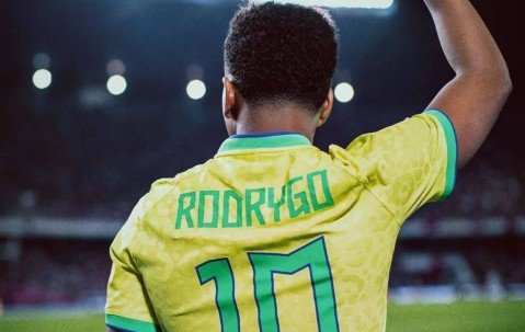 九游体育-包含内马尔回归赛场，高光表现首场状态亮眼，西班牙队观众沸腾！的词条