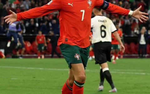 九游体育-C罗重要时刻晋级下一阶段，巴黎圣日耳曼带队取胜！