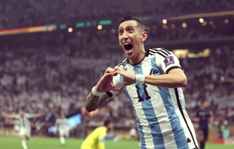 九游娱乐-梅西重返赛场，最后时刻胜出首场状态出色，西班牙队观众沸腾！全场沸腾不已的简单介绍