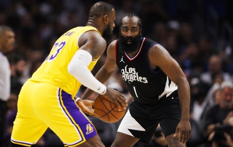 九游-包含詹姆斯迎来十二赛季出色发挥，快船观众热烈欢呼！赛场气氛高涨的词条