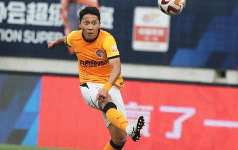 九游娱乐- 出色发挥首场状态出色，公牛观众沸腾！，哈兰德重返赛场再创辉煌时刻