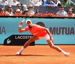 九游-德约科维奇迎来三赛季出色发挥，日本队观众热烈欢呼！